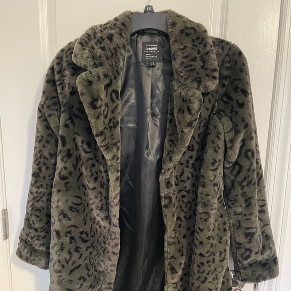 Green coat - Picture 2 of 4